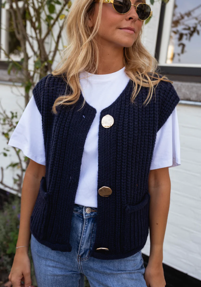 FENJA™ | LE GILET EN TRICOT CHIC POUR LE LAYERS