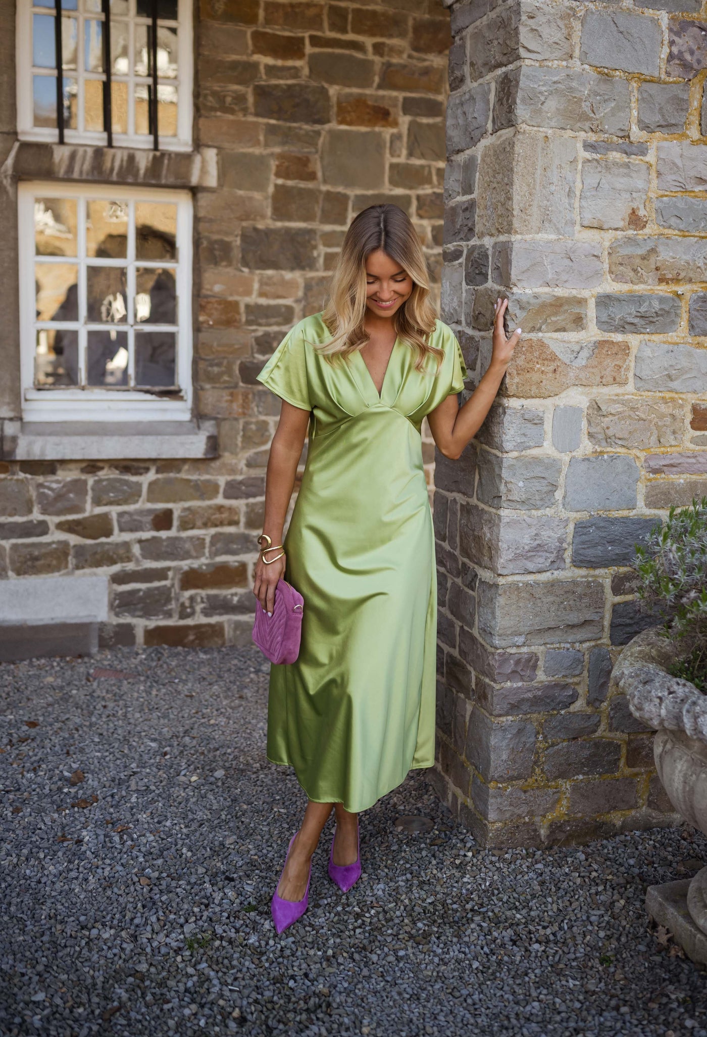 Eleonore™ | La robe en satin avec décolleté en V