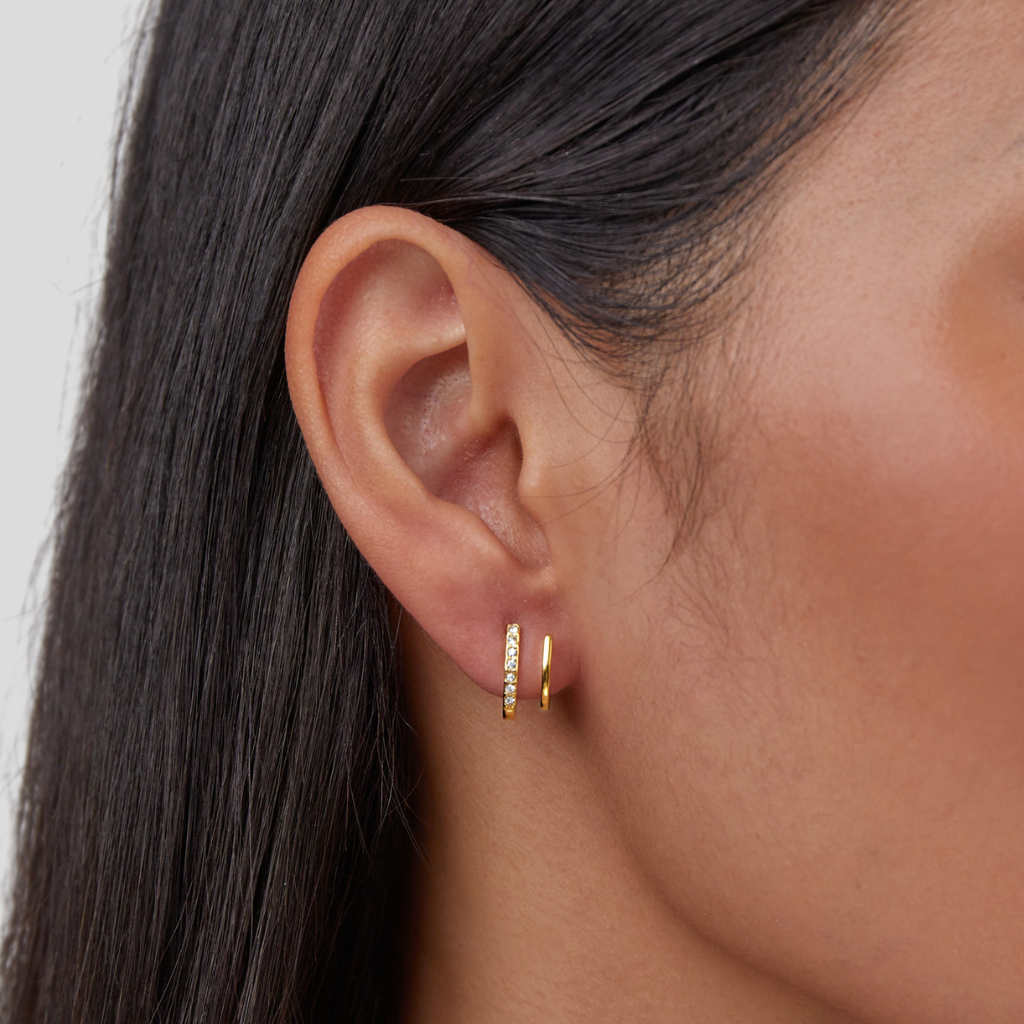 Boucles griffes – Or et cristaux scintillants