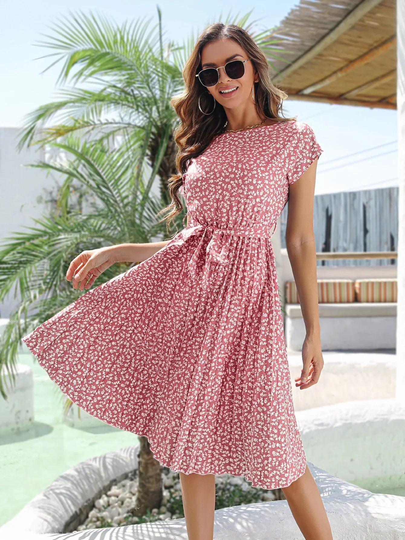 Anette | Robe tendance avec motif floral subtil