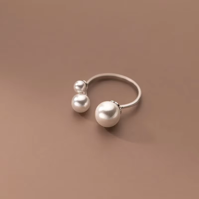 Bague en perles d'eau douce triple ajustable